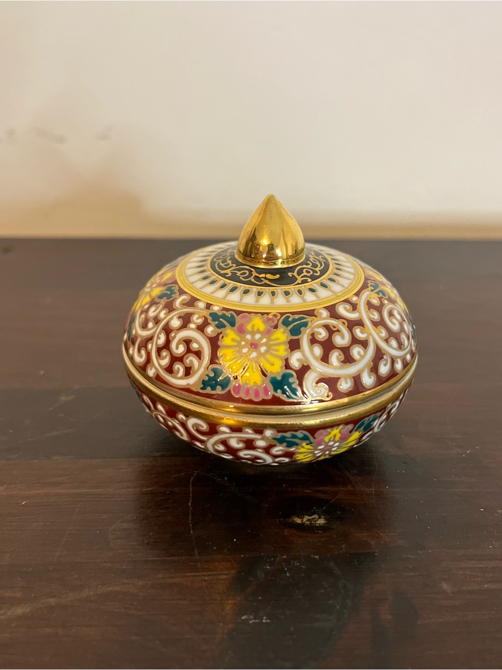 Hand painted Thai Benjarong porcelain lidded box trinket jewelry 2.5"